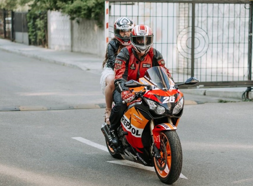 Pokatatsja_na_motocikle_Kiev_Arenda_sportivnogo_motocikla_s_voditelem.jpg