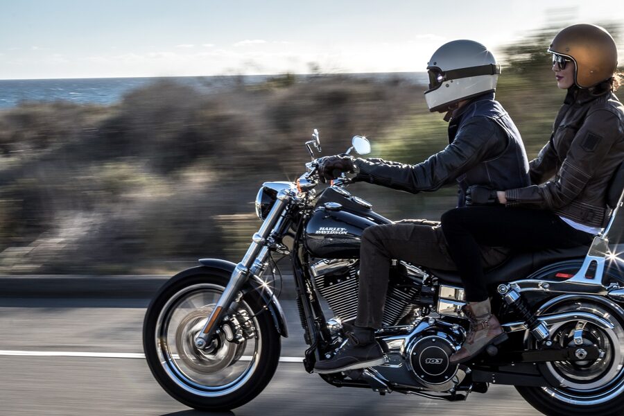 Поездка на мотоцикле Harley Davidson с водителем. Прогулка по Киеву на байке