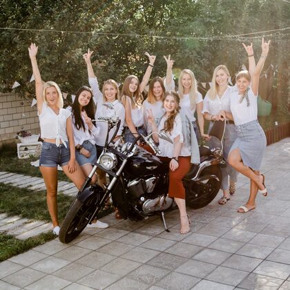 Харлей-Дэвидсон на вечеринку. Привезти невесту на мотоцикле.