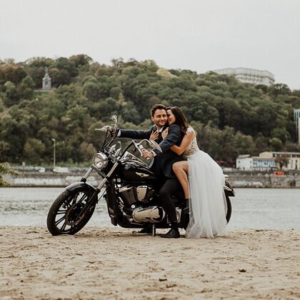Арендовать Harley Davidson для красивых фото жених и невеста