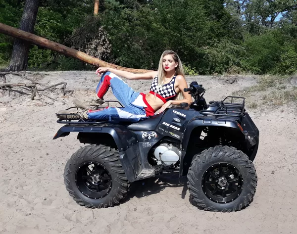 Черный квадроцикл для фотосессии Пуща Водица